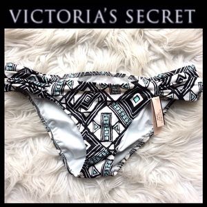 NWT VS The Knockout Bikini in Geo Print